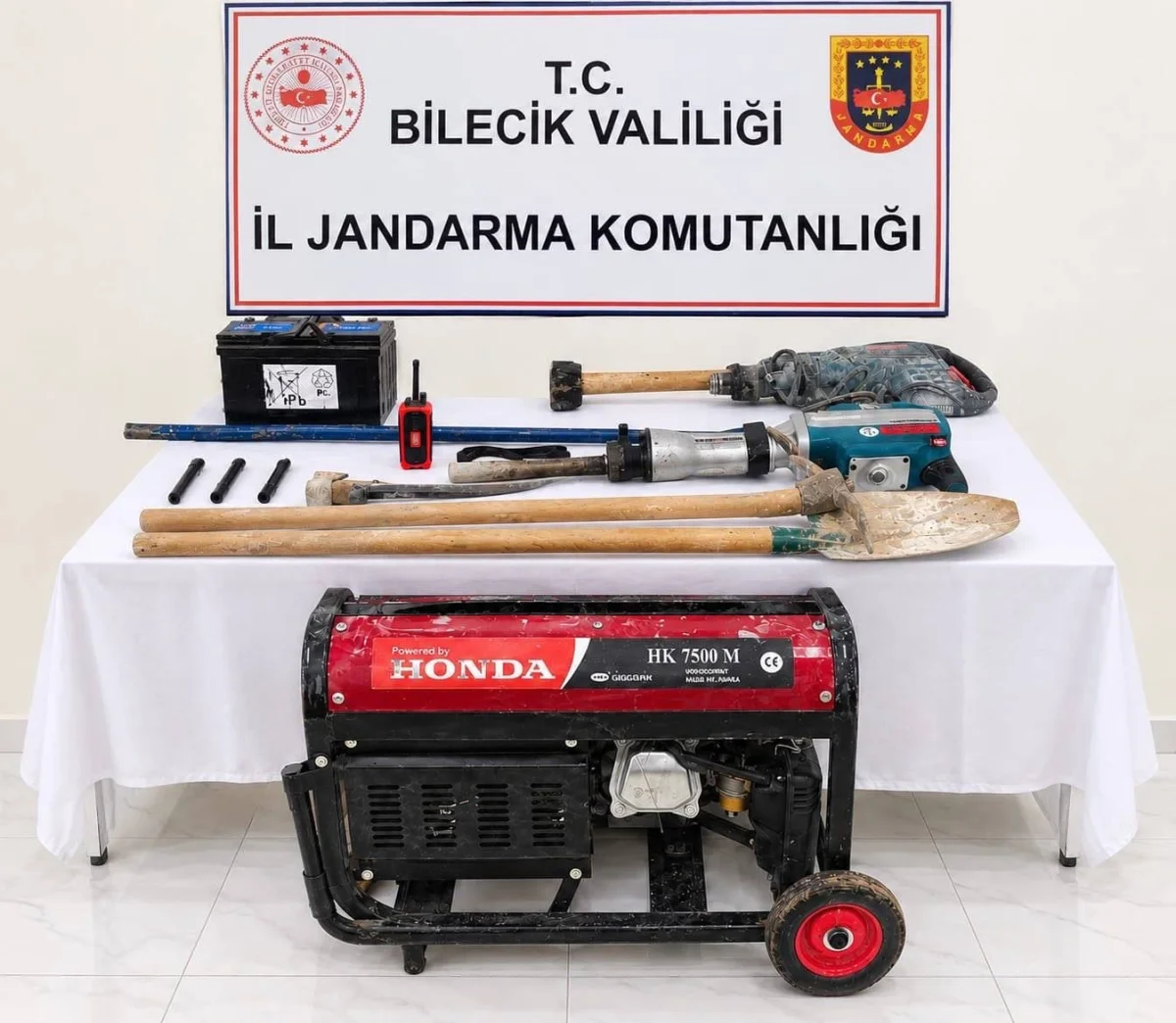 Bilecik’te define arayan 12 kişi suçüstü yakalandı