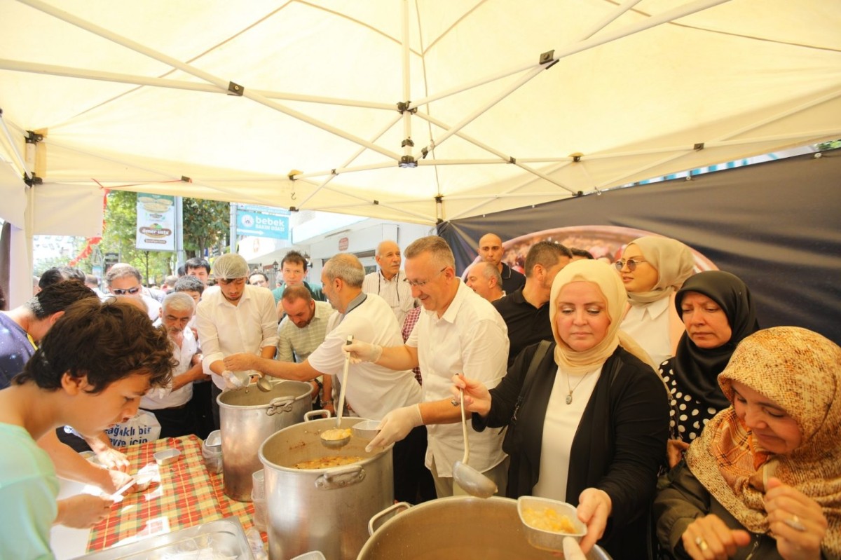Başkan Işıksu’dan Aşure İkramı