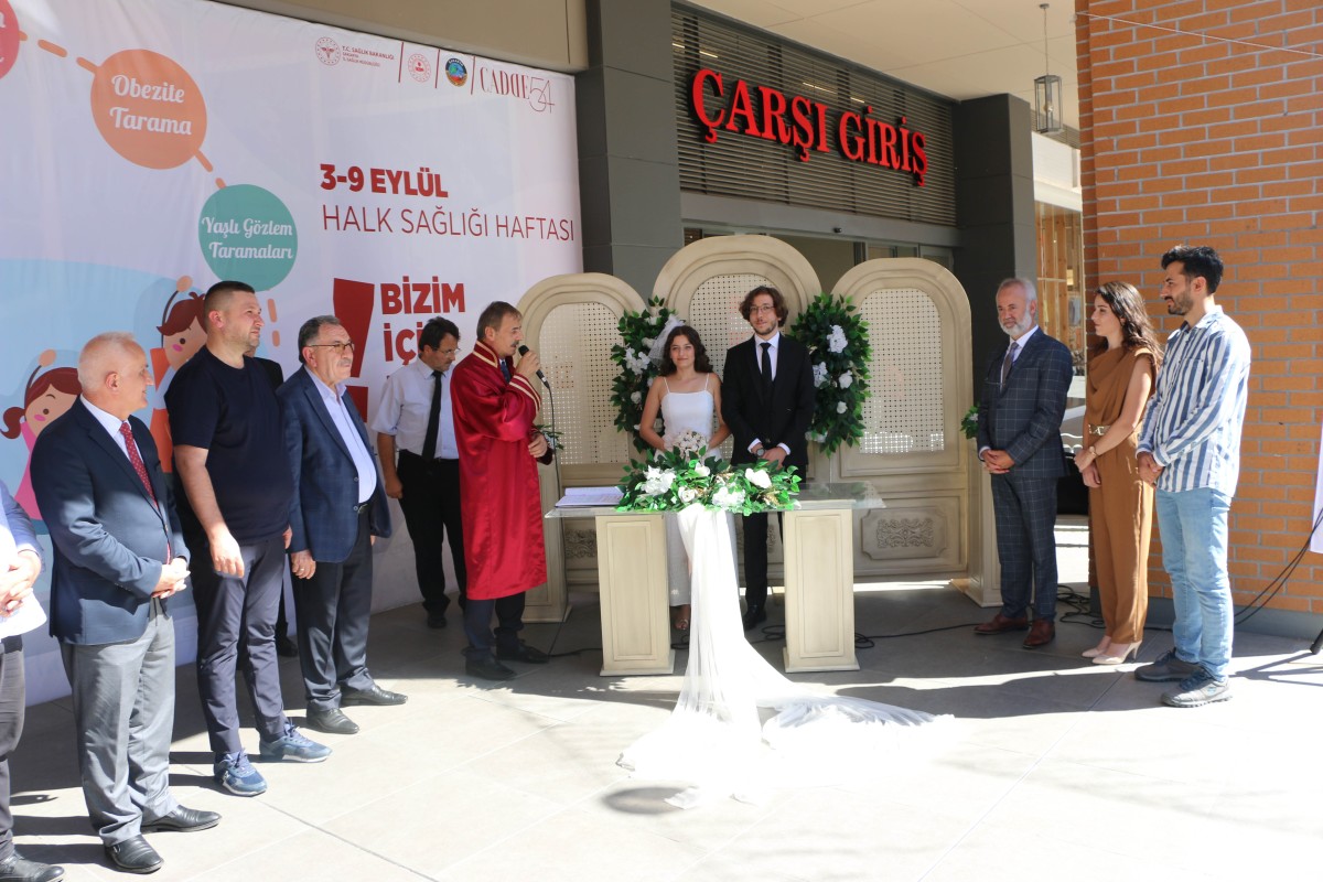 Halk Sağlı etkinliğinde nikah kıydılar