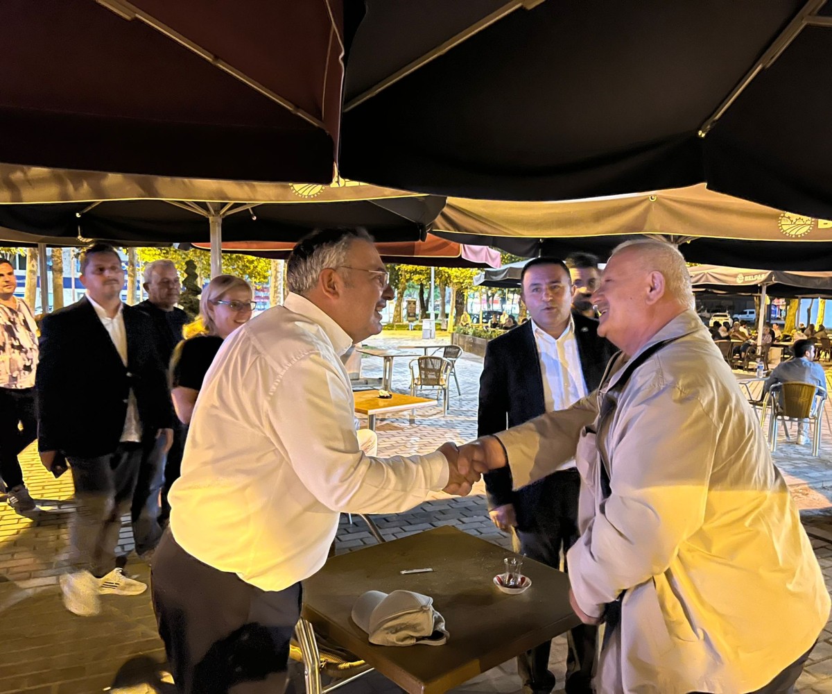 İYİ Parti Adapazarı teşkilatı Atatürk Bulvarında