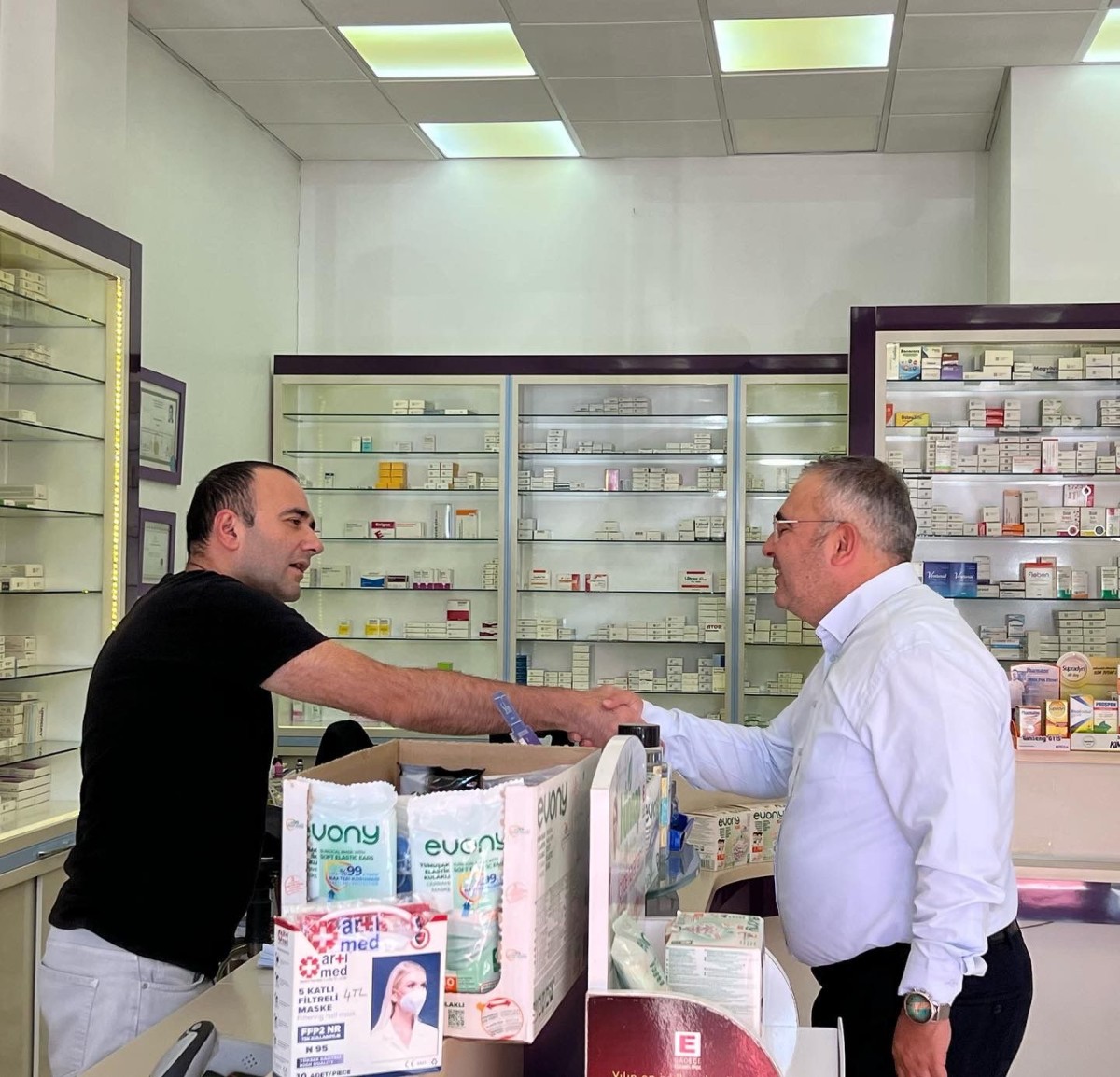 İYİ Parti Adapazarı Teşkilatı Eczacıları ziyaret etti