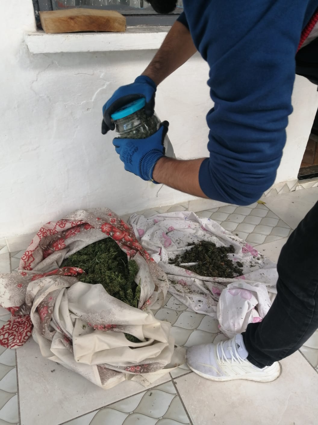 Jandarmadan Hendek’te Uyuşturucu Operasyonu