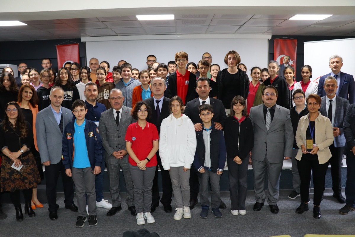 İl Millî Eğitim Müdürü Savaşçı Kod Haftası Etkinliklerine Katıldı