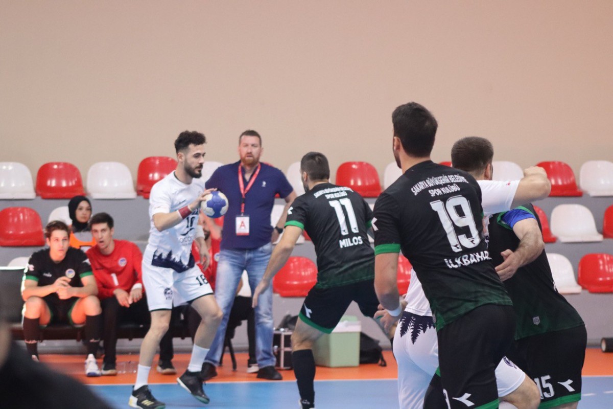 Büyükşehir hentbol ilk  yenilgisini aldı
