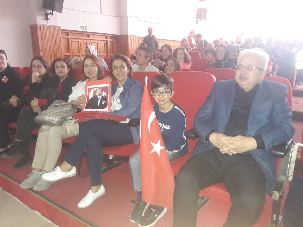 ahmetakkoç ortaokulunda  29 Ekim cumhuriyet bayramı kutlaması oldu 