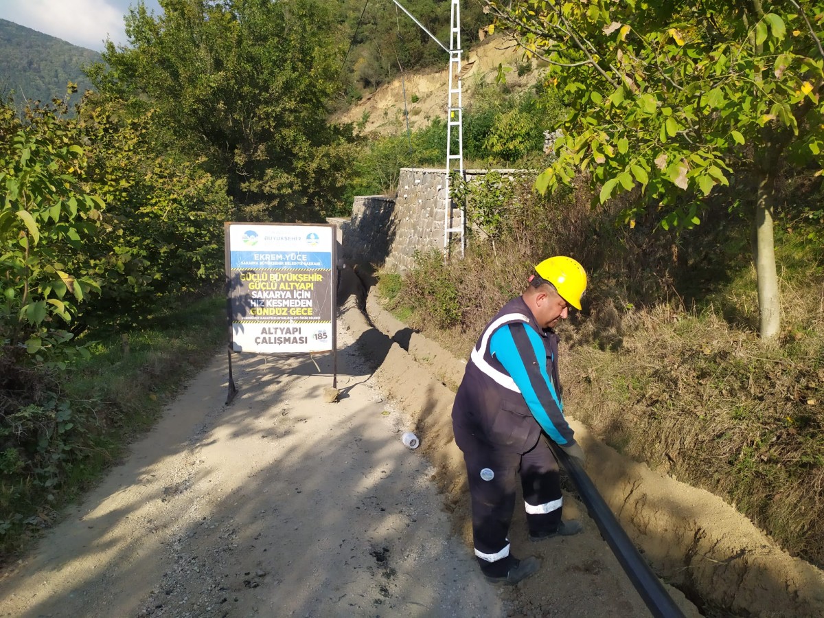 Büyükşehir’den Geyve  Dereköy Mahallesi’nin geleceğine altyapı hattı