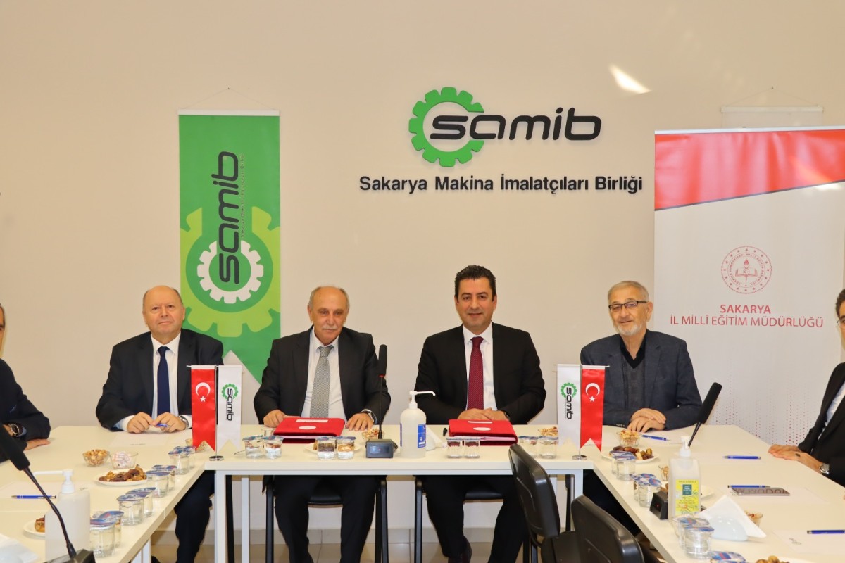 Sakarya İl MEM ve SAMİB (Sakarya Makine İmalatçıları Birliği) Arasında Mesleki Eğitim İş Birliği Protokolü İmzalandı