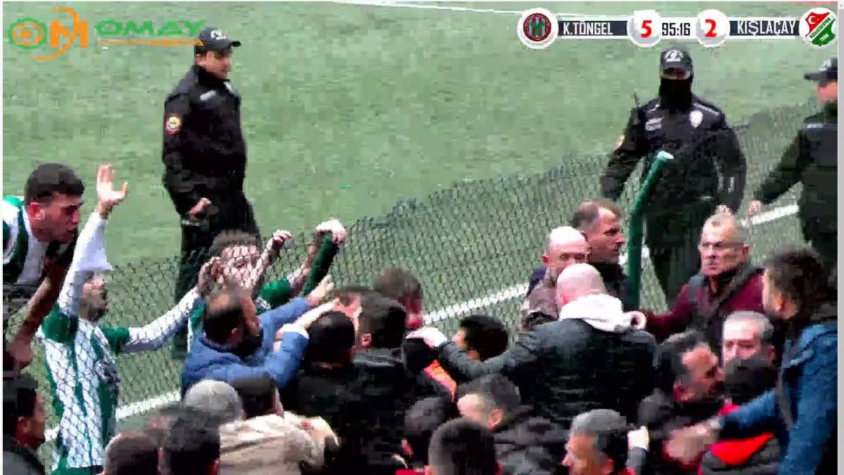 tribünler karıştı 