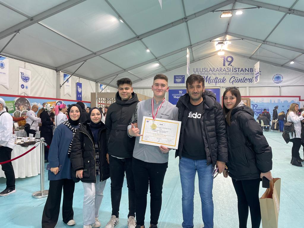Yemek Yarışmasında Sakaryalı Meslek Lisesi Öğrencilerinden Dünya Şampiyonluğu
