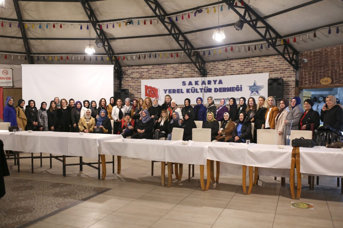 DOLUNAY KADINLARI GECEYİ AYDINLATTI