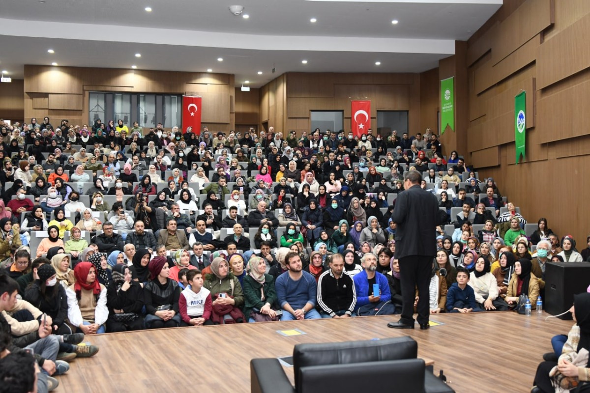 Hayati İNANÇ, Sohbetiyle Gönülleri Mest Etti!