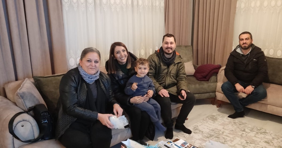 SEDAŞ, minik müşterisi Uğur Ali’yi evinde ziyaret etti SEDAŞ yöneticilerinden kalpleri aydınlatan ziyaret