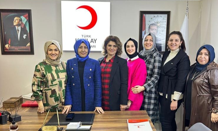 Kadın Kolları Başkan’ından Kızılay’a ziyaret