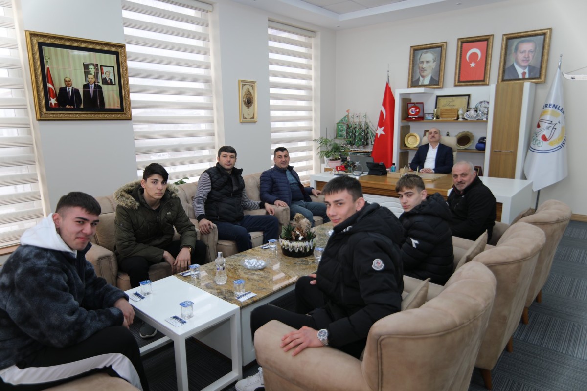 BAŞKAN FEVZİ KILIÇ ŞAMPİYON JUDOCULARI AĞIRLADI