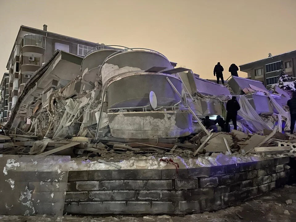 7.4 deprem herkesi korkuttu 