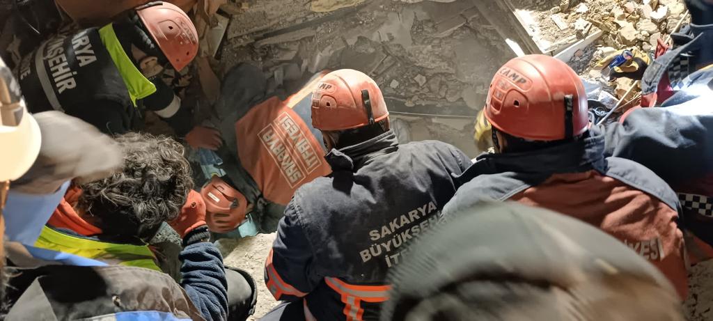 Sakarya ekibi bir gecede iki  mucize yaşadı