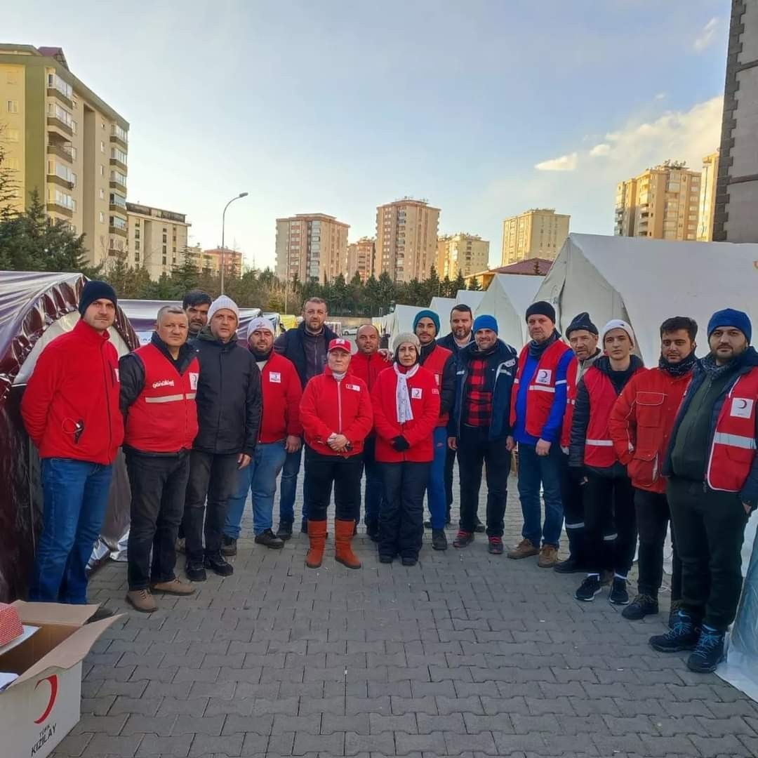 Adapazarı Kızılay Şubesi depremzedeleri yalnız bırakmadı