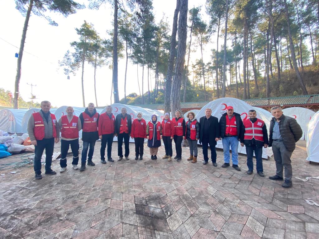 “Deprem bölgesinde yardımlarımız devam ediyor.”