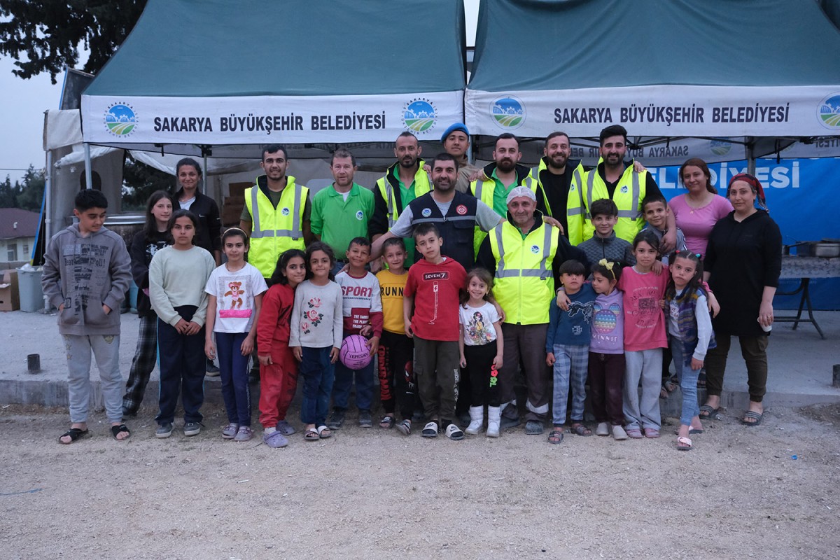 Büyükşehir’den Hatay’a aşevi:  Kazanlar günün her saati kaynıyor