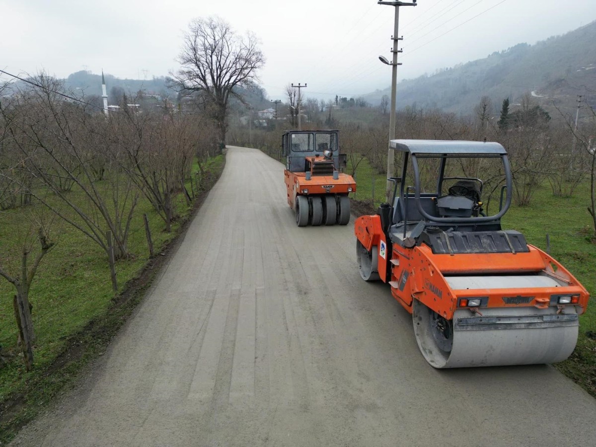 Akyazı Ballıkaya’da beton yol  çalışmaları tamamlandı