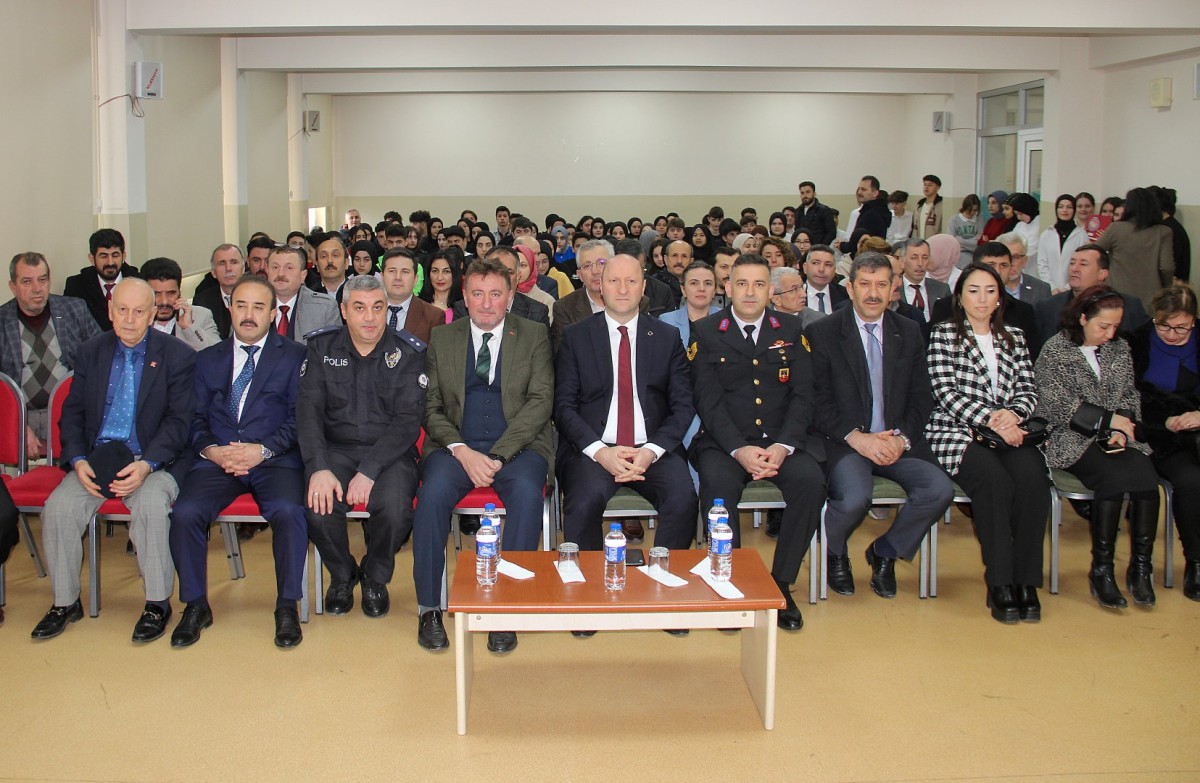 FERİZLİ’DE İSTİKLAL MARŞI’NIN KABULÜ TÖRENLE KUTLANDI