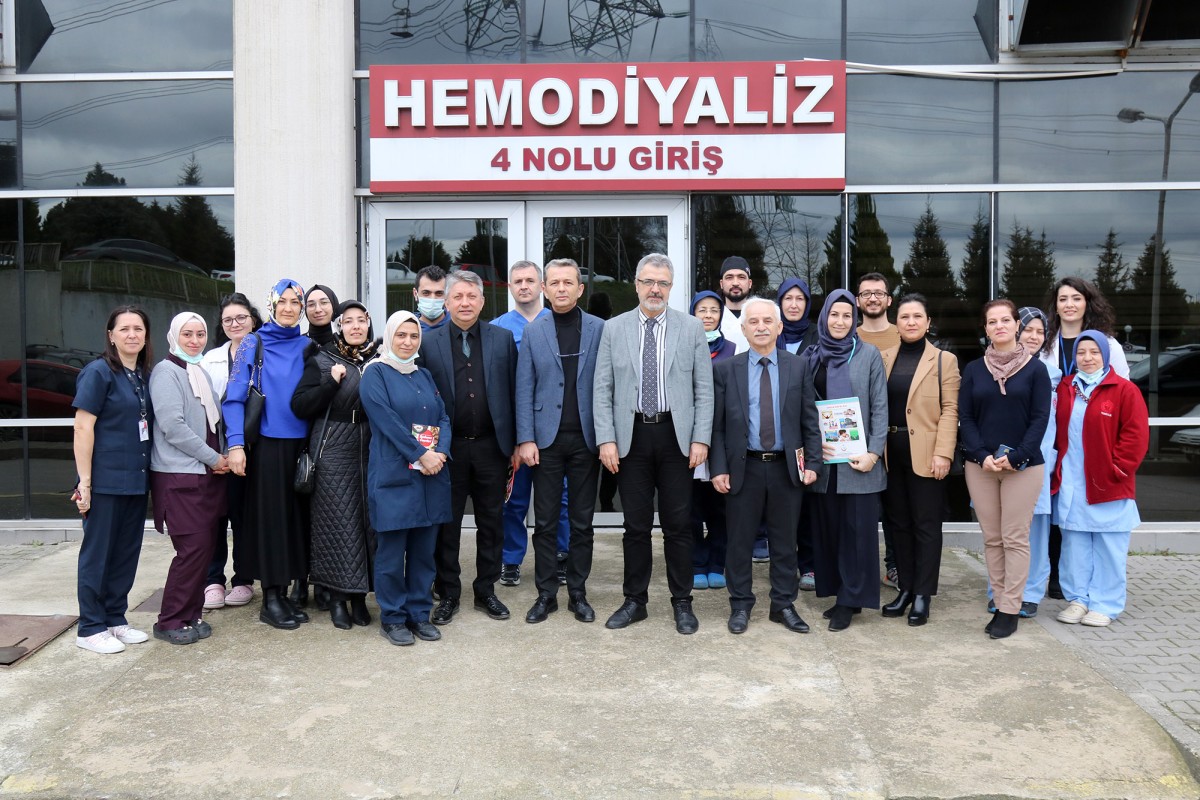 Dünya Böbrek Gününde diyaliz  hastalarına ziyaret