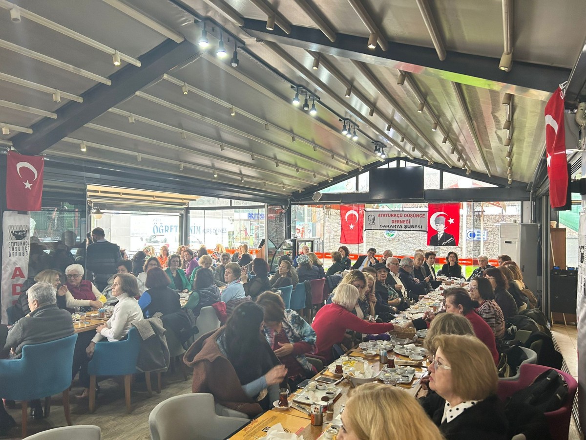 Atatürkçü Düşünce Derneği Kahvaltıda Bir Araya Geldi 