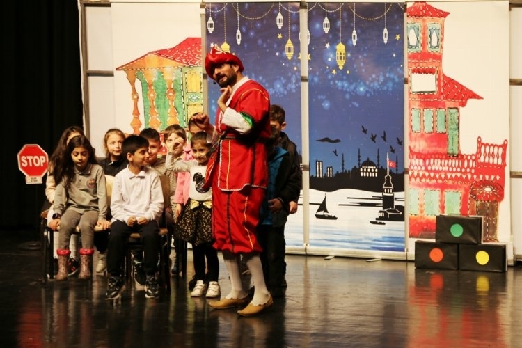Hacivat-Karagöz'le sahne aldılar