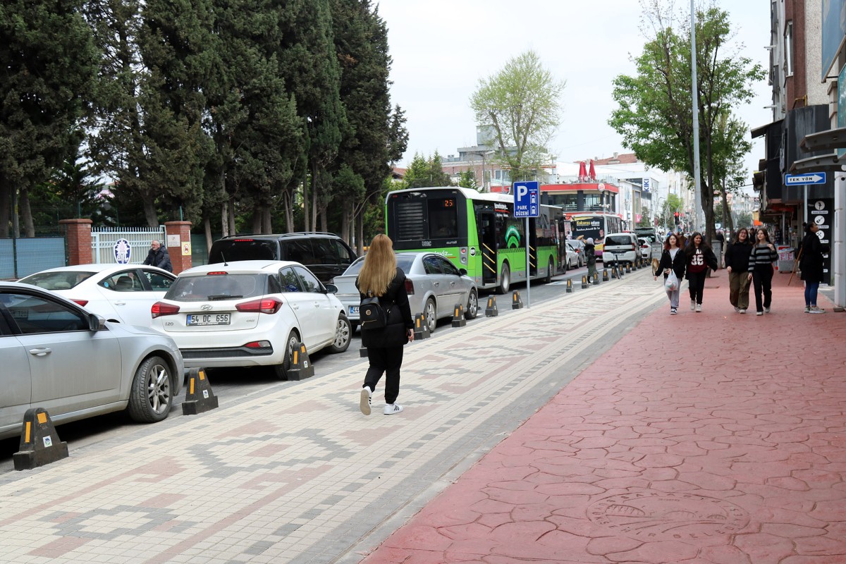 rengârenk yüzüyle  ilk misafirlerini karşıladı