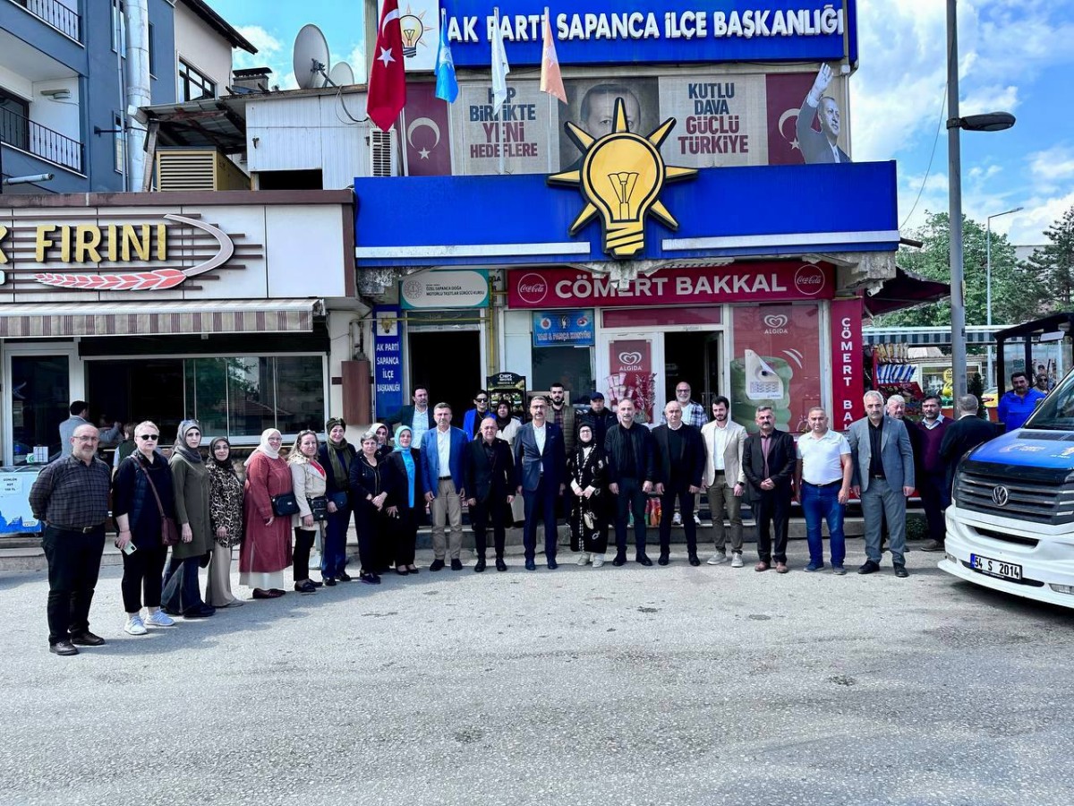 Bu millet liderinden de davasından da vazgeçmez.