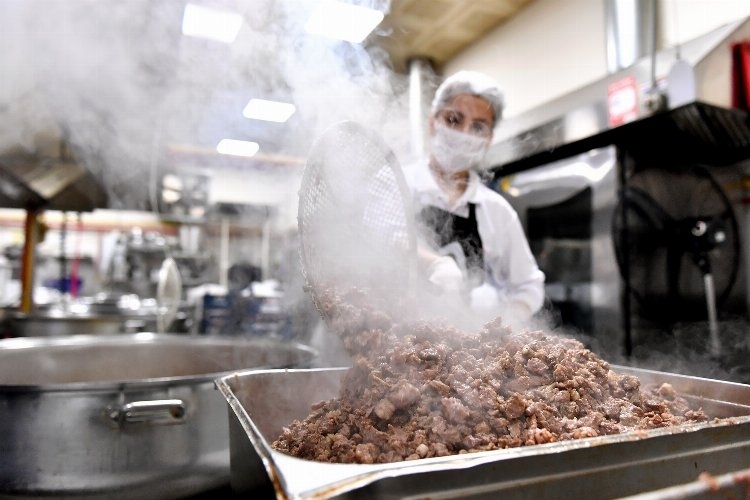 Bursa Yemek Sanayicileri Derneği Başkanı Dönmez: Ne yediğinize dikkat edin!