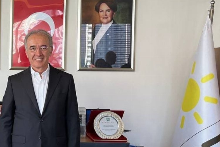 Andican İstifa Etti