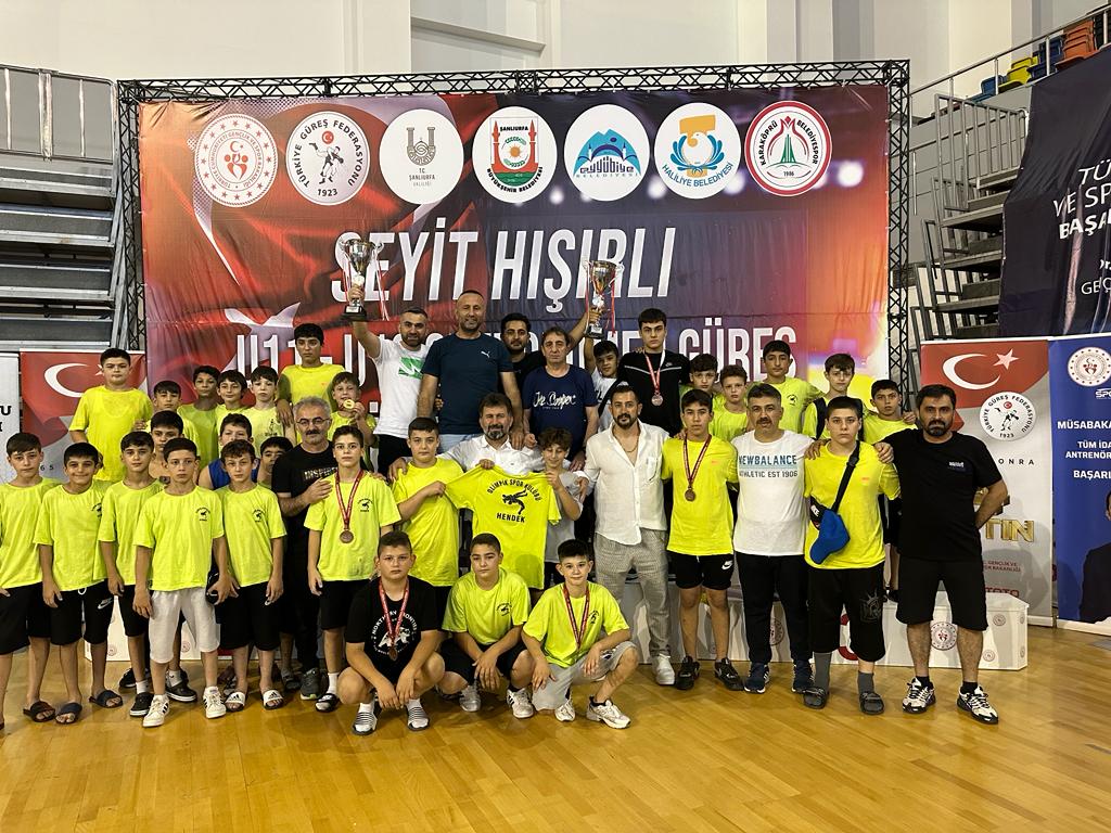 HENDEK OLİMPİK SPOR KULÜBÜ GÜREŞ TAKIMI TÜRKİYE ŞAMPİYONU