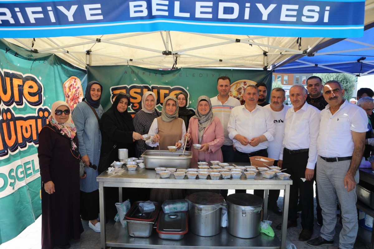 Arifiye Belediyesi Aşure Etkinliği Düzenledi...