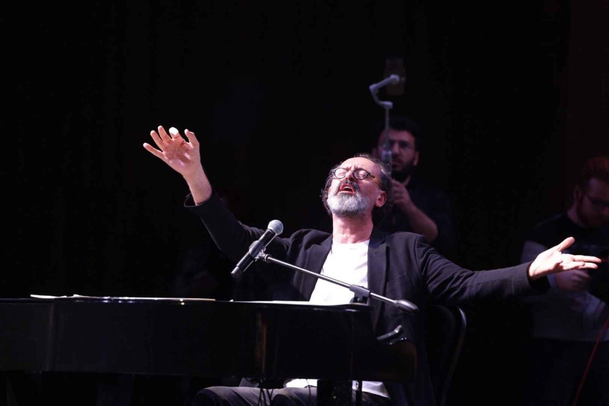Yücel Arzen sahnesiyle Necip Fazıl gecesi...