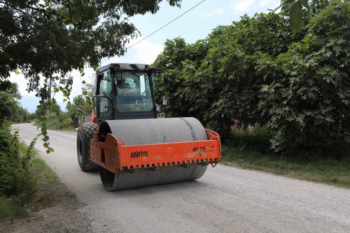 Arifiye’de Soğuk Asfalt Çalışmaları Devam ediyor.