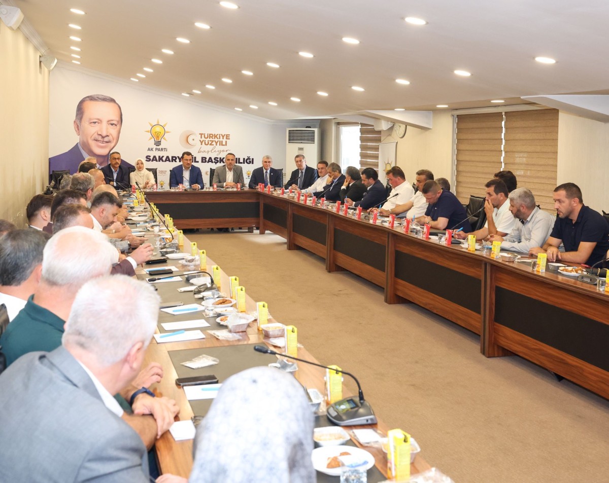 AK Parti Sakarya Aylık İl Koordinasyon ve Değerlendirme Toplantısı, iki oturum eşliğinde gerçekleşti.