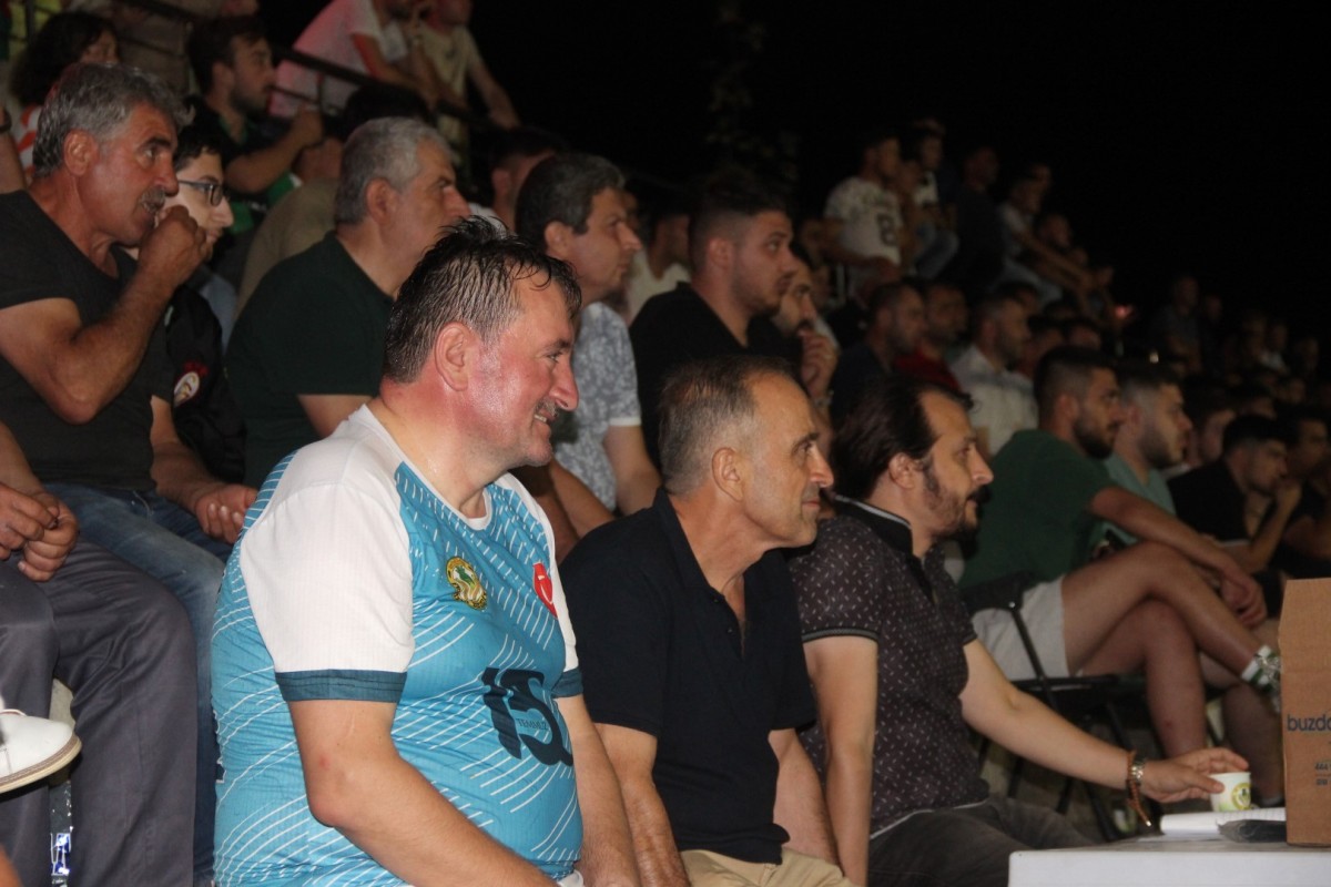 FERİZLİ'DE 15 TEMMUZ DEMOKRASİ VE MİLLİ BİRLİK GÜNÜ FUTBOL TURNUVASI FİNAL HEYECANI