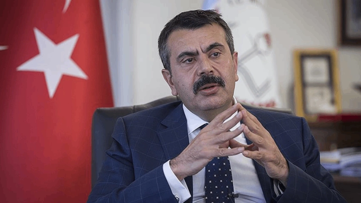 Okullar 4 güne mi düşecek? Milli Eğitim Bakanı Yusuf Tekin’den flaş açıklama geldi