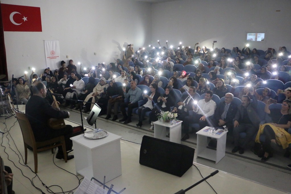 GSB YURDUNDA ÖĞRENCİLERE HALK KONSERİ