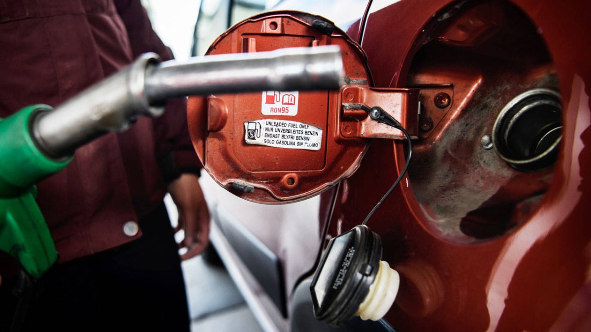 Benzine zam geldi 