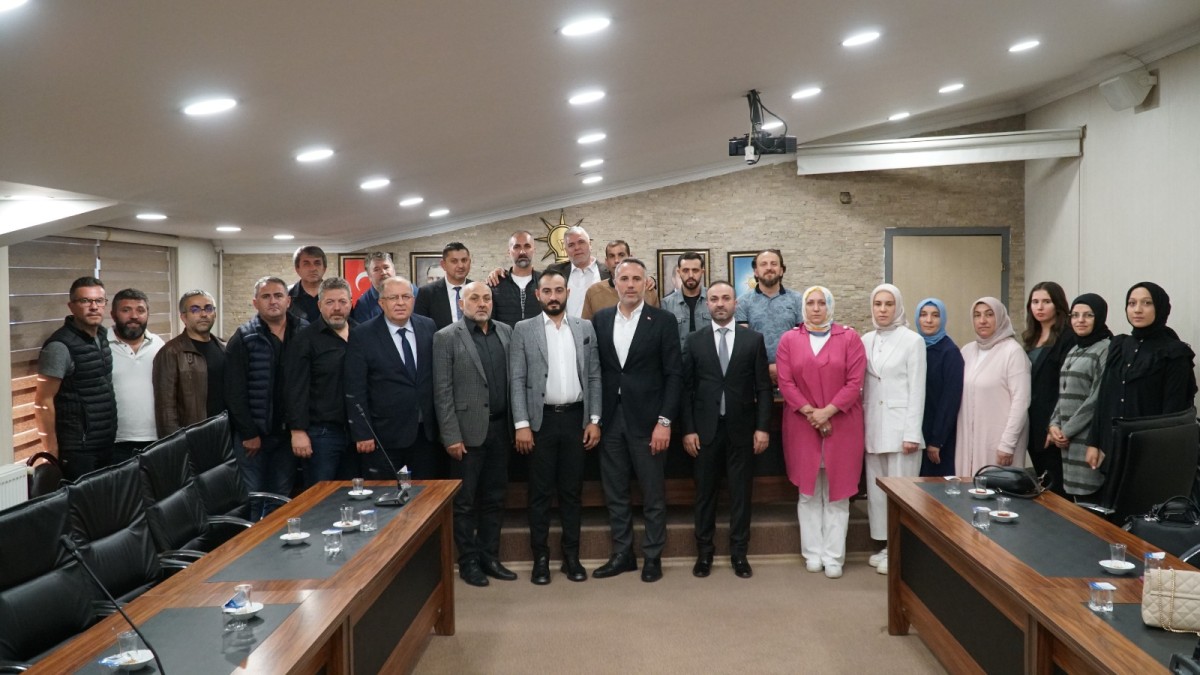 İlçe yönetimlerini İl Başkanlığında ağırlamaya devam ediyor.