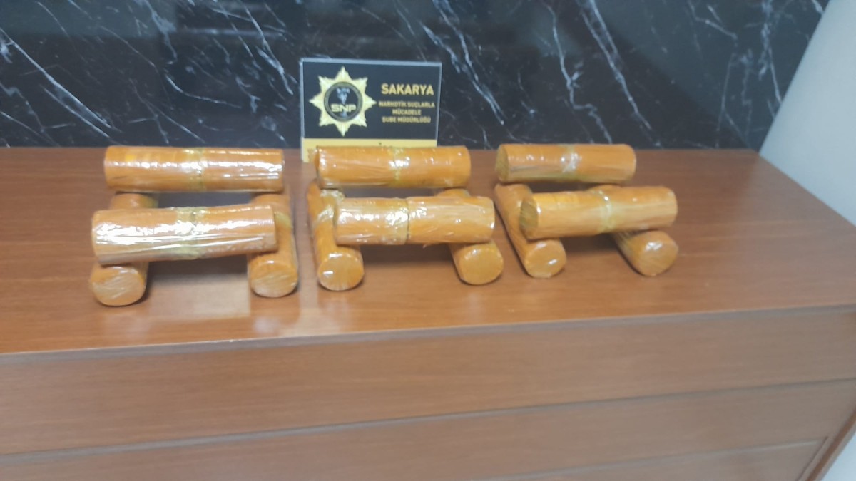 İran’dan uyuşturucu  getirdi 