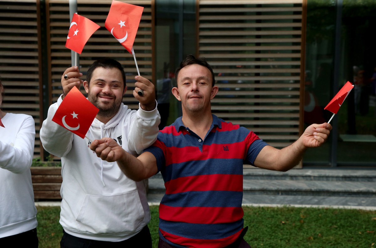 Büyükşehir SGM’den harika  gösteri: “Cumhuriyet 100 yaşında!”