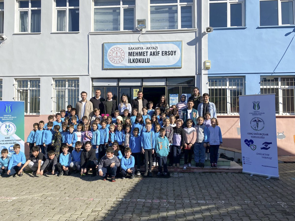 İlkokul öğrencilerine kitap hediye ettiler