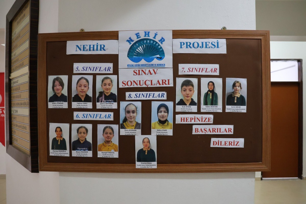 Deneme sınavında başarılı olan öğrenciler için “Onur Panosu” oluşturuldu