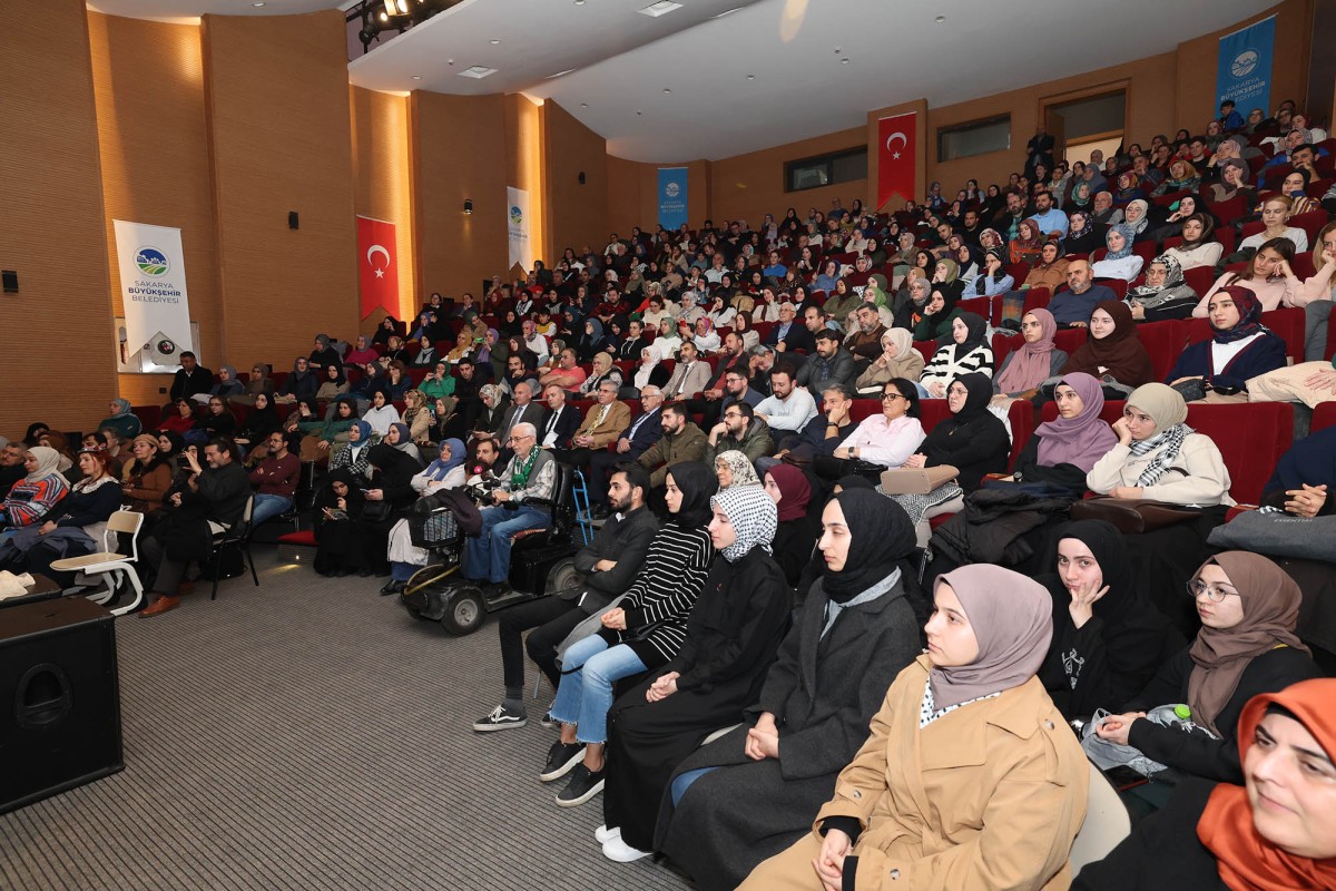 Mevlâna gecesinde duygu seli: “Her bir kelamı geleceğe ışık…”