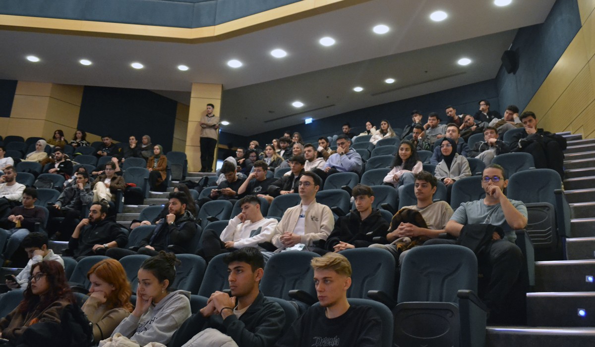 Teknoloji Zirvesi’nde iş dünyasıyla buluştular