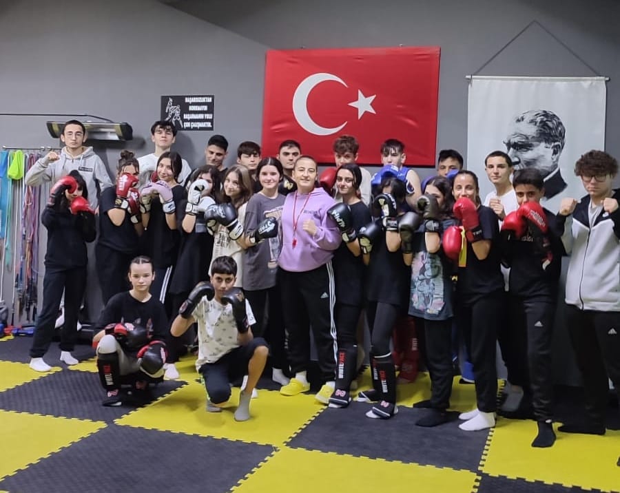 HENDEK ŞAMPİYONLAR TERFİ ETTİ