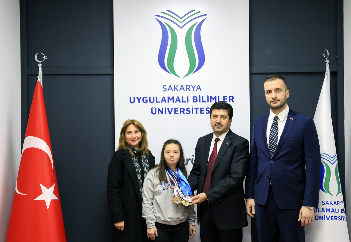 Özel şampiyondan Rektör Sarıbıyık’a ziyaret